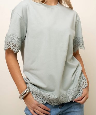 T-shirt oversize z koronką